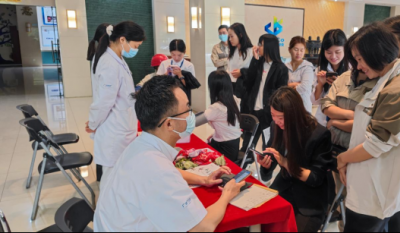 切脉问诊送健康，暖心服务进企业——岳阳mg冰球突破携手广瑞医疗发展“健康进企业”义诊活动